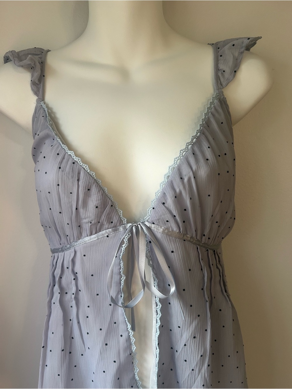NEW Kirious Los Angeles Light Blue Tie-Front Polka Dot Tank Top - Picture 4 of 14